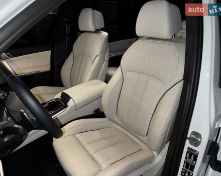 Белый БМВ X7, объемом двигателя 4.39 л и пробегом 35 тыс. км за 149900 $, фото 24 на Automoto.ua