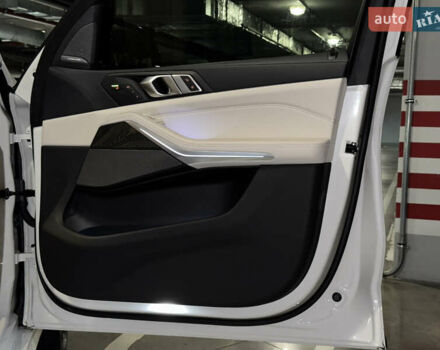 Белый БМВ X7, объемом двигателя 4.39 л и пробегом 35 тыс. км за 149900 $, фото 79 на Automoto.ua