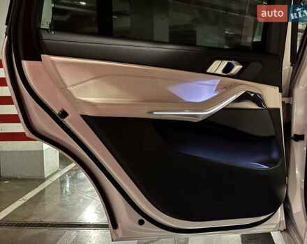 Белый БМВ X7, объемом двигателя 4.39 л и пробегом 35 тыс. км за 149900 $, фото 77 на Automoto.ua