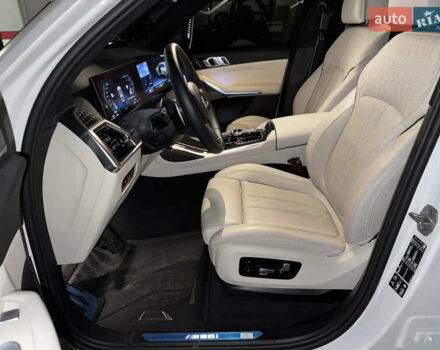 Белый БМВ X7, объемом двигателя 4.39 л и пробегом 35 тыс. км за 149900 $, фото 26 на Automoto.ua