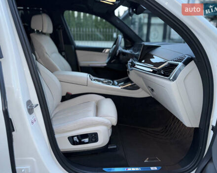 Белый БМВ X7, объемом двигателя 4.39 л и пробегом 35 тыс. км за 149900 $, фото 12 на Automoto.ua