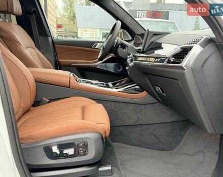Белый БМВ X7, объемом двигателя 3 л и пробегом 1 тыс. км за 148999 $, фото 49 на Automoto.ua