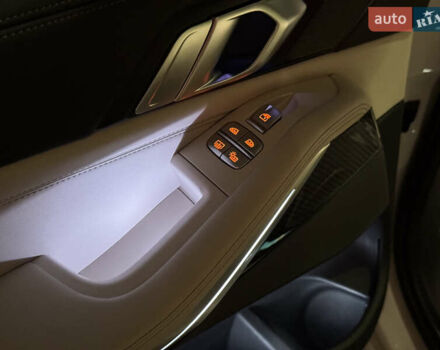 Белый БМВ X7, объемом двигателя 4.39 л и пробегом 35 тыс. км за 149900 $, фото 78 на Automoto.ua