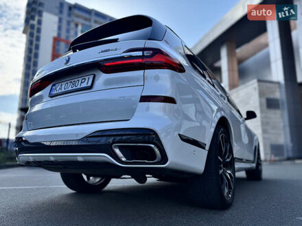 Белый БМВ X7, объемом двигателя 3 л и пробегом 74 тыс. км за 73500 $, фото 1 на Automoto.ua