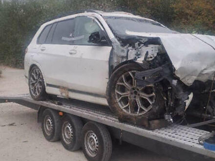 БМВ X7 2021 у Києві на Automoto.ua Білий БМВ X7, об'ємом двигуна 2.99 л та пробігом 29 тис. км за 21500 $, фото 1 на Automoto.ua