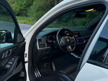 БМВ X7 2021 в Тернополе на Automoto.ua Белый БМВ X7, объемом двигателя 4.39 л и пробегом 24 тыс. км за 75000 $, фото 1 на Automoto.ua