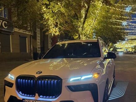 БМВ X7 2023 в Кривом Роге на Automoto.ua Белый БМВ X7, объемом двигателя 3 л и пробегом 24 тыс. км за 110000 $, фото 1 на Automoto.ua