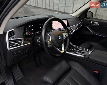 Черный БМВ X7, объемом двигателя 3 л и пробегом 38 тыс. км за 67000 $, фото 16 на Automoto.ua