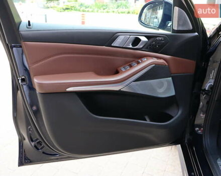 Черный БМВ X7, объемом двигателя 3 л и пробегом 115 тыс. км за 77900 $, фото 11 на Automoto.ua