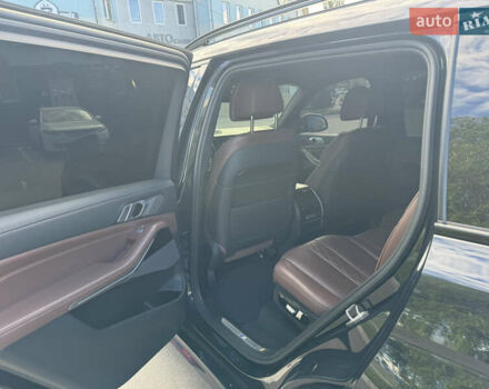 Черный БМВ X7, объемом двигателя 4.39 л и пробегом 223 тыс. км за 59500 $, фото 22 на Automoto.ua