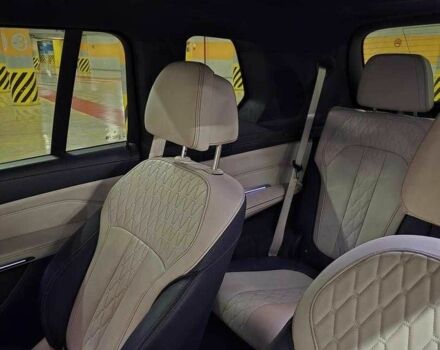 Черный БМВ X7, объемом двигателя 4.4 л и пробегом 125 тыс. км за 29800 $, фото 7 на Automoto.ua
