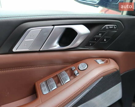 Черный БМВ X7, объемом двигателя 3 л и пробегом 115 тыс. км за 77900 $, фото 12 на Automoto.ua