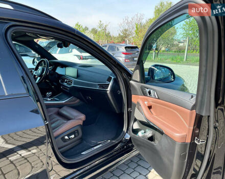 Черный БМВ X7, объемом двигателя 2.99 л и пробегом 105 тыс. км за 81100 $, фото 52 на Automoto.ua