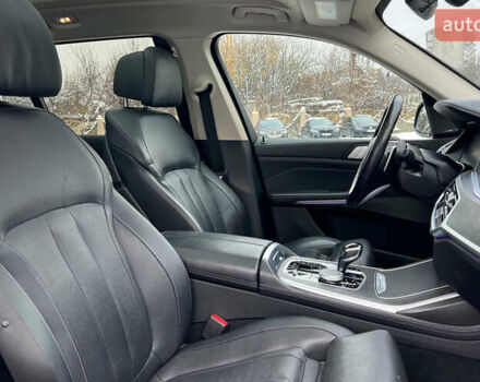 Черный БМВ X7, объемом двигателя 3 л и пробегом 137 тыс. км за 63999 $, фото 24 на Automoto.ua