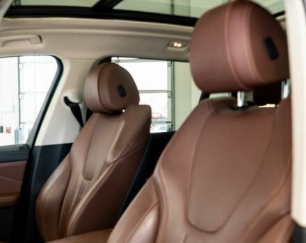 Черный БМВ X7, объемом двигателя 3 л и пробегом 32 тыс. км за 60000 $, фото 17 на Automoto.ua