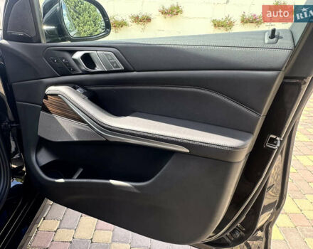 Черный БМВ X7, объемом двигателя 3 л и пробегом 195 тыс. км за 53300 $, фото 29 на Automoto.ua