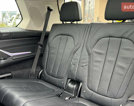 Черный БМВ X7, объемом двигателя 3 л и пробегом 137 тыс. км за 63999 $, фото 27 на Automoto.ua