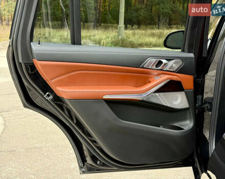 Черный БМВ X7, объемом двигателя 4.39 л и пробегом 102 тыс. км за 78500 $, фото 63 на Automoto.ua