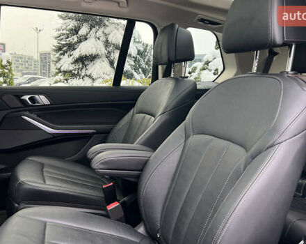 Черный БМВ X7, объемом двигателя 3 л и пробегом 137 тыс. км за 63999 $, фото 26 на Automoto.ua