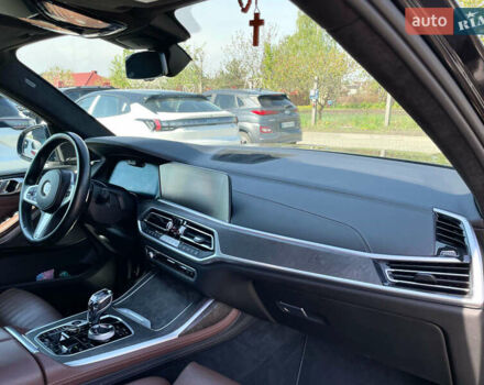 Черный БМВ X7, объемом двигателя 2.99 л и пробегом 105 тыс. км за 81100 $, фото 56 на Automoto.ua