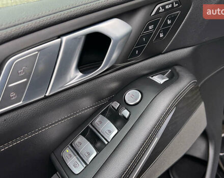 Черный БМВ X7, объемом двигателя 3 л и пробегом 137 тыс. км за 63999 $, фото 19 на Automoto.ua