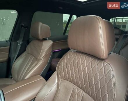 Чорний БМВ X7, об'ємом двигуна 4.4 л та пробігом 182 тис. км за 73222 $, фото 23 на Automoto.ua