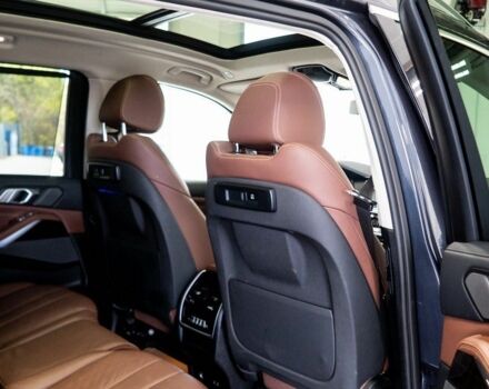 Черный БМВ X7, объемом двигателя 3 л и пробегом 32 тыс. км за 60000 $, фото 14 на Automoto.ua