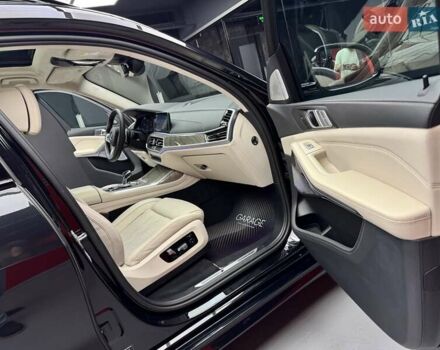 Черный БМВ X7, объемом двигателя 4.4 л и пробегом 88 тыс. км за 82900 $, фото 52 на Automoto.ua
