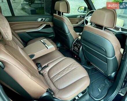 Черный БМВ X7, объемом двигателя 2.99 л и пробегом 87 тыс. км за 88500 $, фото 30 на Automoto.ua