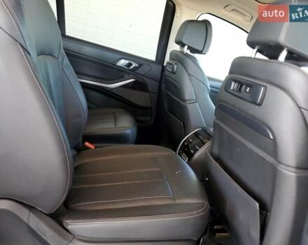 Черный БМВ X7, объемом двигателя 3 л и пробегом 105 тыс. км за 30000 $, фото 7 на Automoto.ua