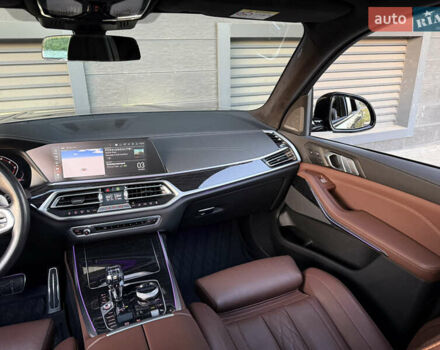 Черный БМВ X7, объемом двигателя 2.99 л и пробегом 87 тыс. км за 88500 $, фото 19 на Automoto.ua