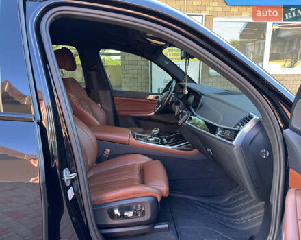 Черный БМВ X7, объемом двигателя 2.99 л и пробегом 83 тыс. км за 88000 $, фото 8 на Automoto.ua