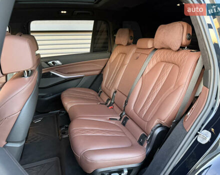 Черный БМВ X7, объемом двигателя 2.99 л и пробегом 87 тыс. км за 88500 $, фото 13 на Automoto.ua