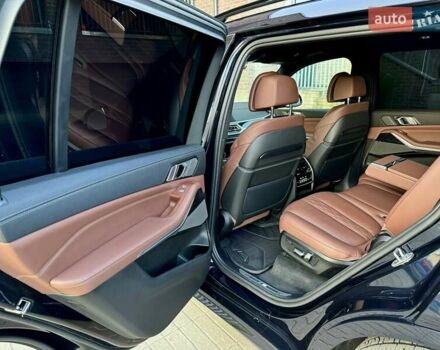Черный БМВ X7, объемом двигателя 2.99 л и пробегом 87 тыс. км за 88500 $, фото 26 на Automoto.ua