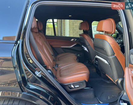 Черный БМВ X7, объемом двигателя 2.99 л и пробегом 83 тыс. км за 88000 $, фото 12 на Automoto.ua