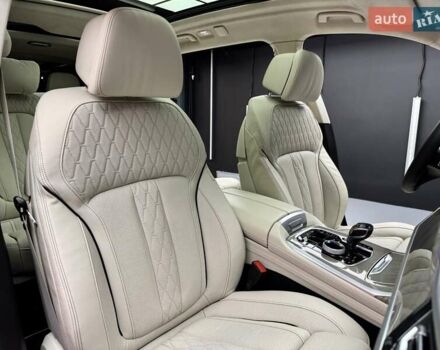 Черный БМВ X7, объемом двигателя 4.4 л и пробегом 88 тыс. км за 84800 $, фото 54 на Automoto.ua