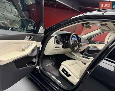 Черный БМВ X7, объемом двигателя 4.4 л и пробегом 88 тыс. км за 82900 $, фото 23 на Automoto.ua