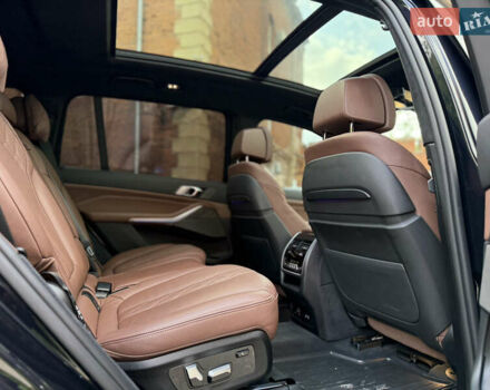 Черный БМВ X7, объемом двигателя 2.99 л и пробегом 20 тыс. км за 99999 $, фото 105 на Automoto.ua