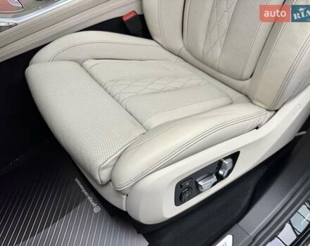 Черный БМВ X7, объемом двигателя 4.4 л и пробегом 88 тыс. км за 82900 $, фото 28 на Automoto.ua