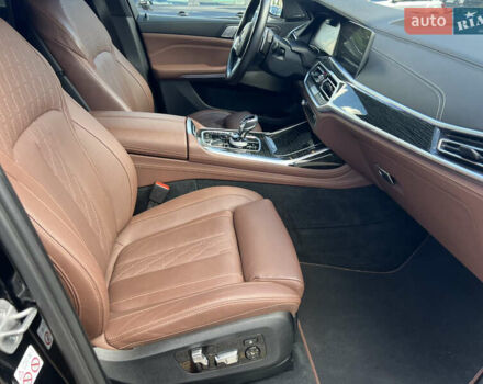 Черный БМВ X7, объемом двигателя 4.39 л и пробегом 25 тыс. км за 105000 $, фото 16 на Automoto.ua