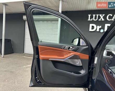 Черный БМВ X7, объемом двигателя 4.4 л и пробегом 40 тыс. км за 140900 $, фото 60 на Automoto.ua