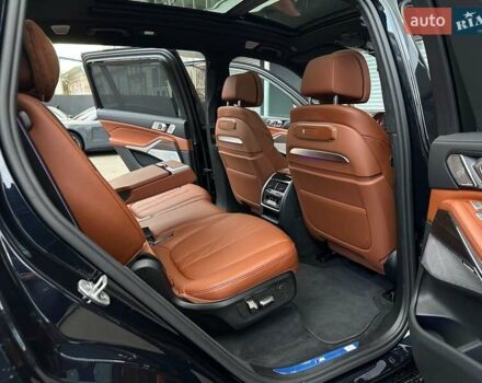 Черный БМВ X7, объемом двигателя 4.4 л и пробегом 40 тыс. км за 140900 $, фото 92 на Automoto.ua