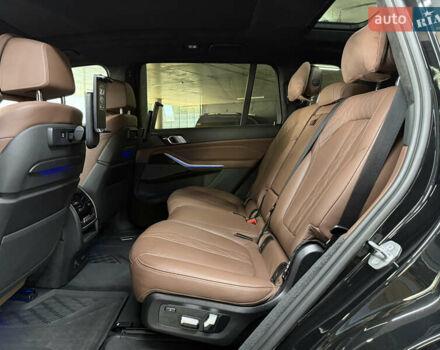 Черный БМВ X7, объемом двигателя 4.39 л и пробегом 23 тыс. км за 101000 $, фото 23 на Automoto.ua