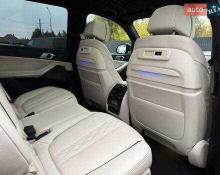 Черный БМВ X7, объемом двигателя 3 л и пробегом 110 тыс. км за 96499 $, фото 104 на Automoto.ua