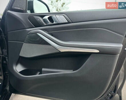 Черный БМВ X7, объемом двигателя 2.99 л и пробегом 41 тыс. км за 89900 $, фото 73 на Automoto.ua