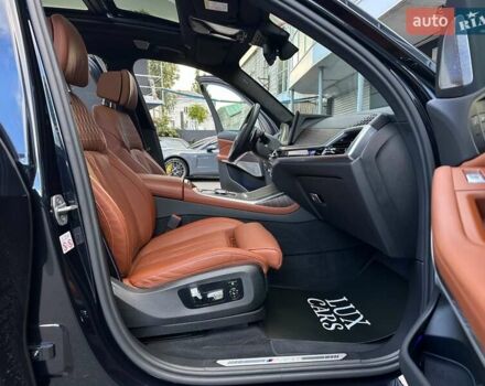 Черный БМВ X7, объемом двигателя 4.4 л и пробегом 40 тыс. км за 140900 $, фото 51 на Automoto.ua