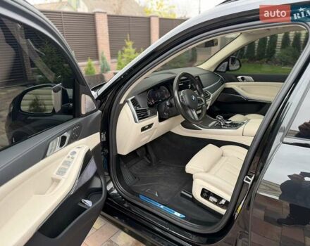 Черный БМВ X7, объемом двигателя 3 л и пробегом 33 тыс. км за 77000 $, фото 16 на Automoto.ua