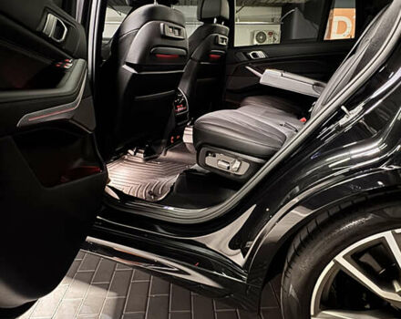 Черный БМВ X7, объемом двигателя 4.39 л и пробегом 70 тыс. км за 95000 $, фото 10 на Automoto.ua