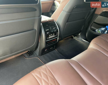 Черный БМВ X7, объемом двигателя 4.39 л и пробегом 25 тыс. км за 105000 $, фото 17 на Automoto.ua