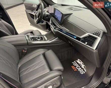 Черный БМВ X7, объемом двигателя 4.39 л и пробегом 25 тыс. км за 155990 $, фото 55 на Automoto.ua